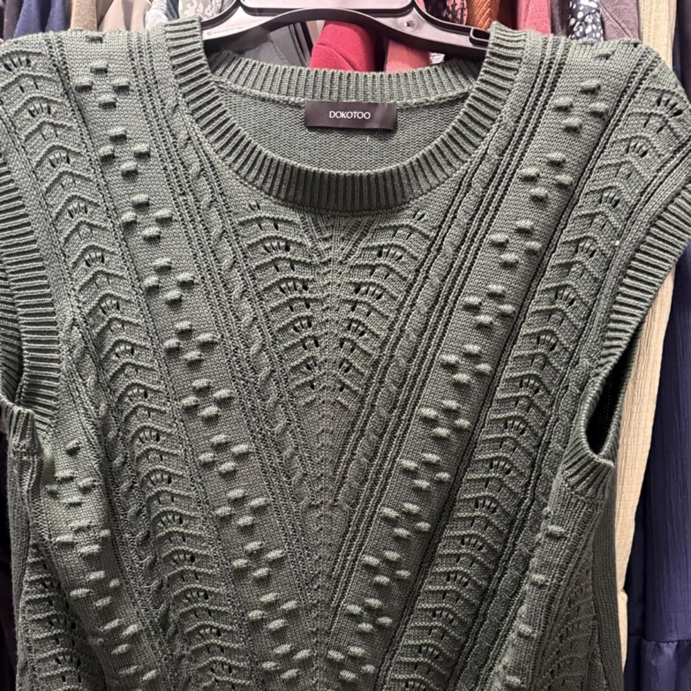 NEW WOMENS GREEN KNITTED SWEATER